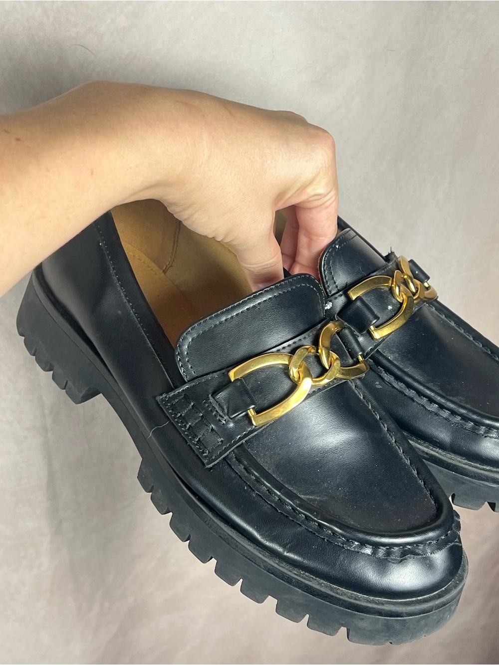 Nine West Gables Black Chunky Lug Sole Loafers Gold Chain Size 8M